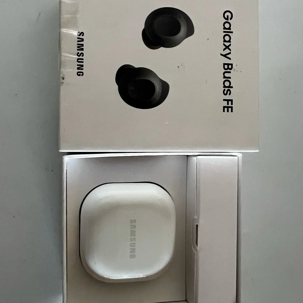 Samsung Galaxy Buds FE - Black New Open the Box